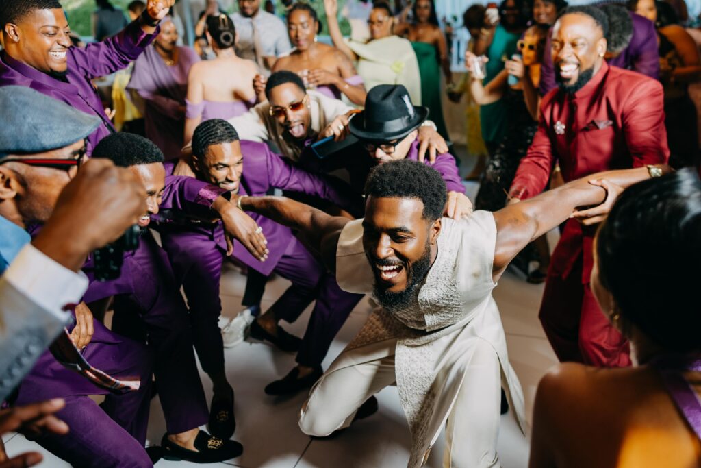 Big party photos of a 200-person wedding at Lavanda Leal Vineyards.