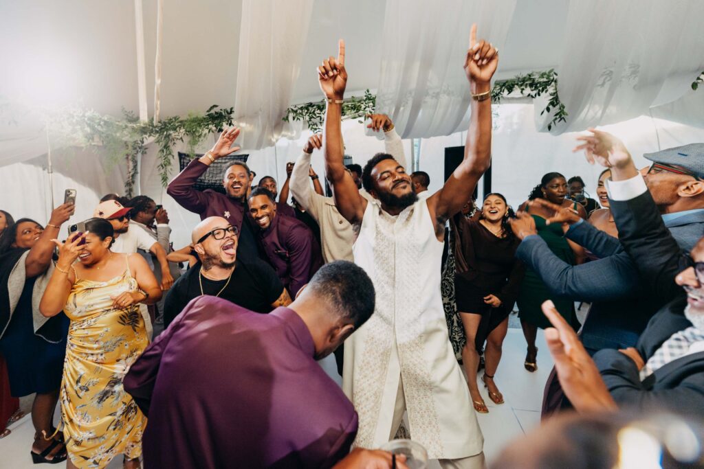 Big party photos of a 200-person wedding at Lavanda Leal Vineyards.