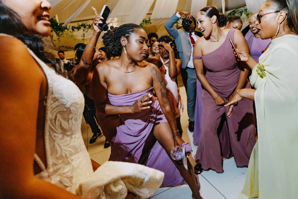 Big party photos of a 200-person wedding at Lavanda Leal Vineyards.