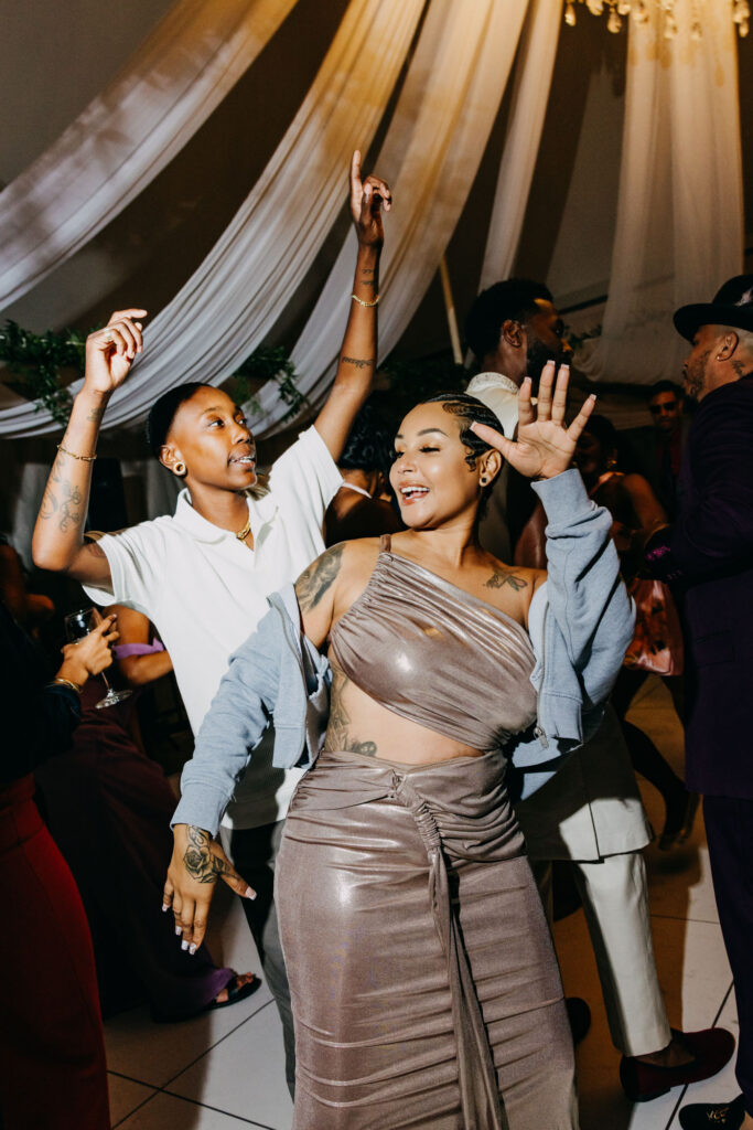 Big party photos of a 200-person wedding at Lavanda Leal Vineyards.